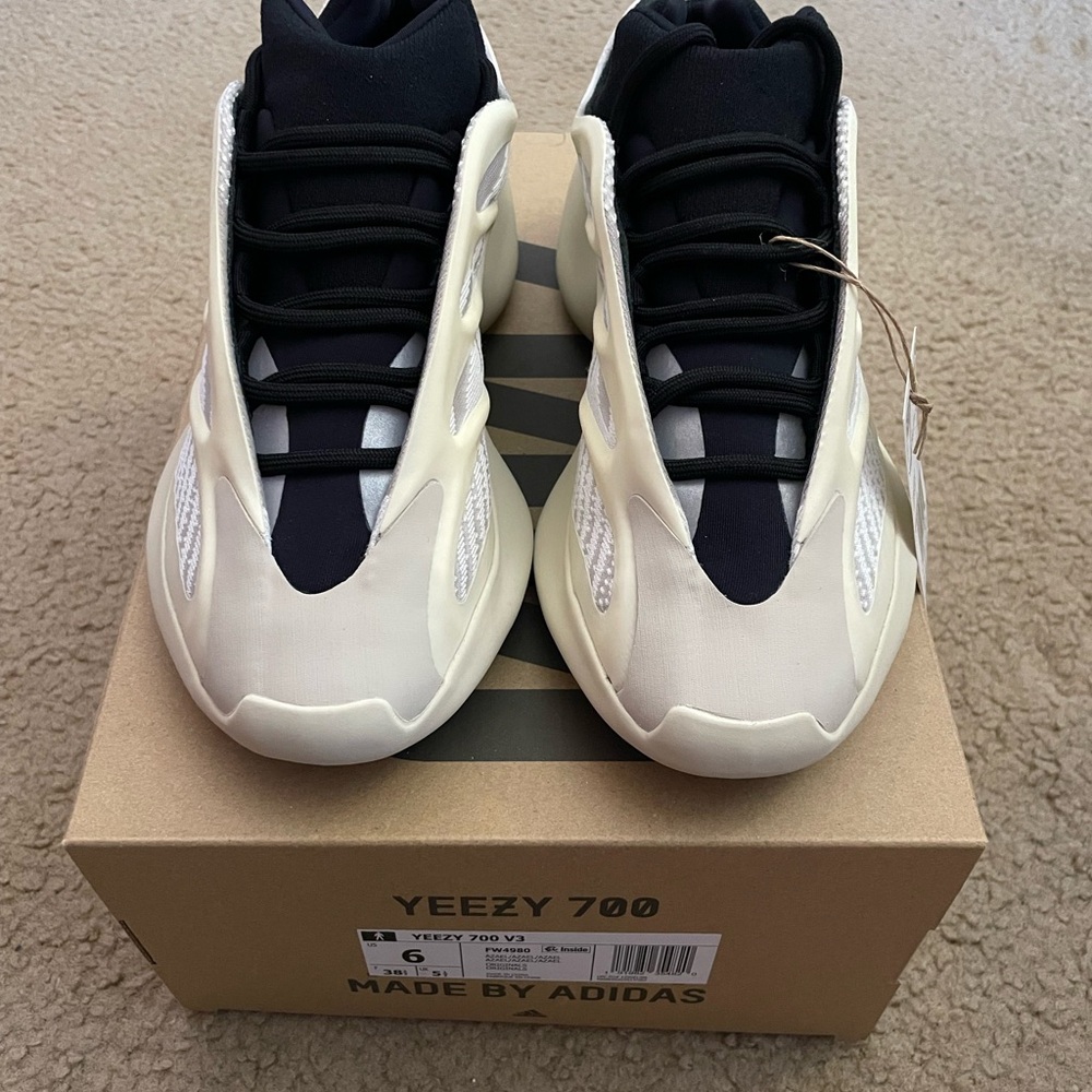 Adidas Yeezy 700 V3 Azael sz 6m